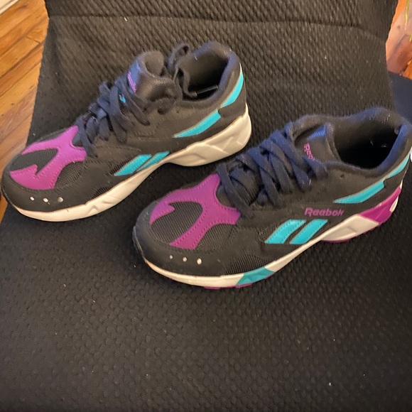 Reebox - Picture 2 of 5